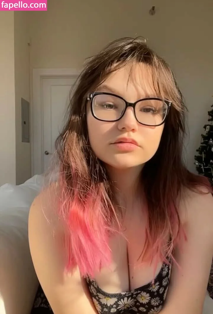 Strawbre Onlyfans Photo Gallery 