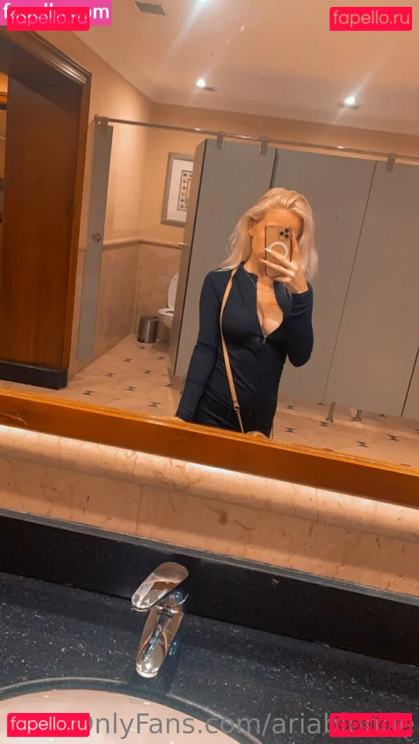 ariablonde Onlyfans Photo Gallery 