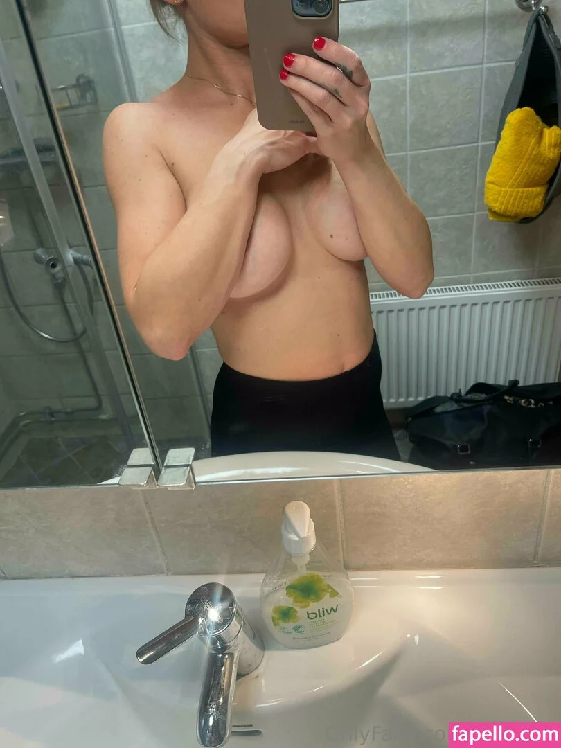 swenora Onlyfans Photo Gallery 