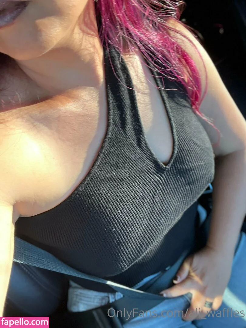 ali_waffles Onlyfans Photo Gallery 