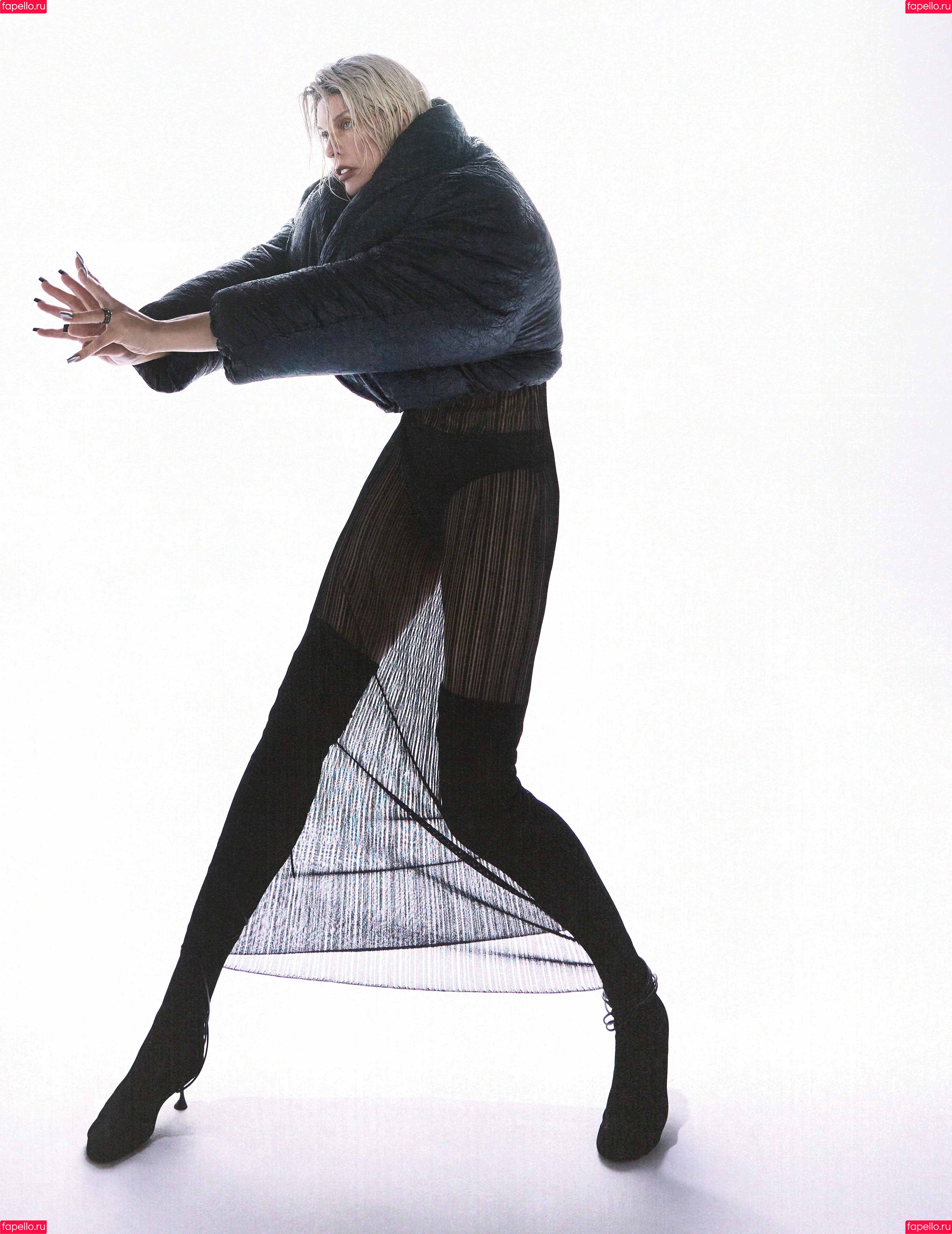 Milla Jovovich Onlyfans Photo Gallery 