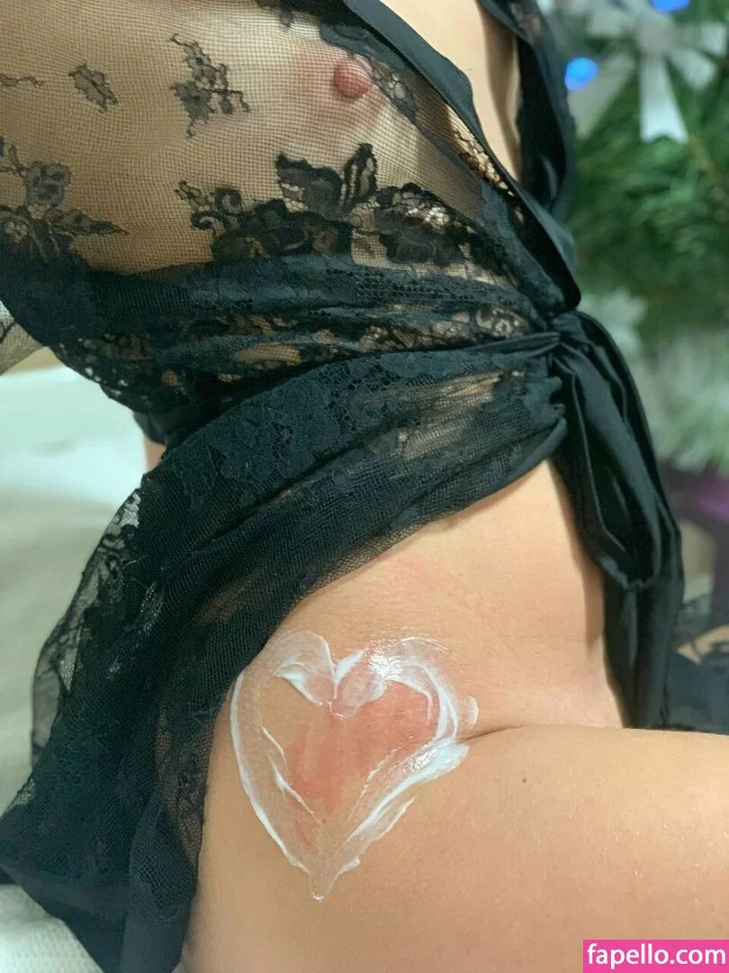 linapi Onlyfans Photo Gallery 