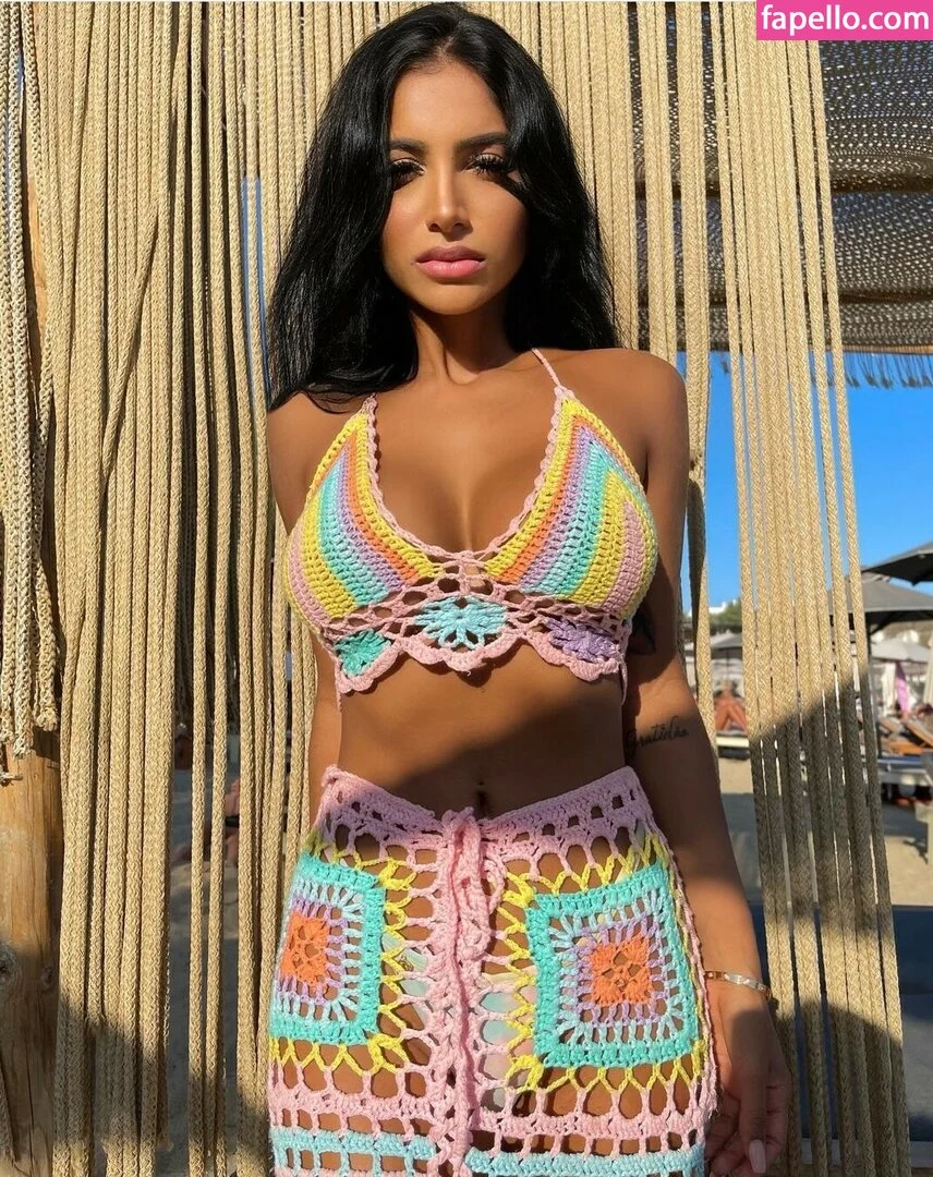 Dubai Escort Onlyfans Photo Gallery 