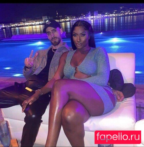 Aya Nakamura Onlyfans Photo Gallery 