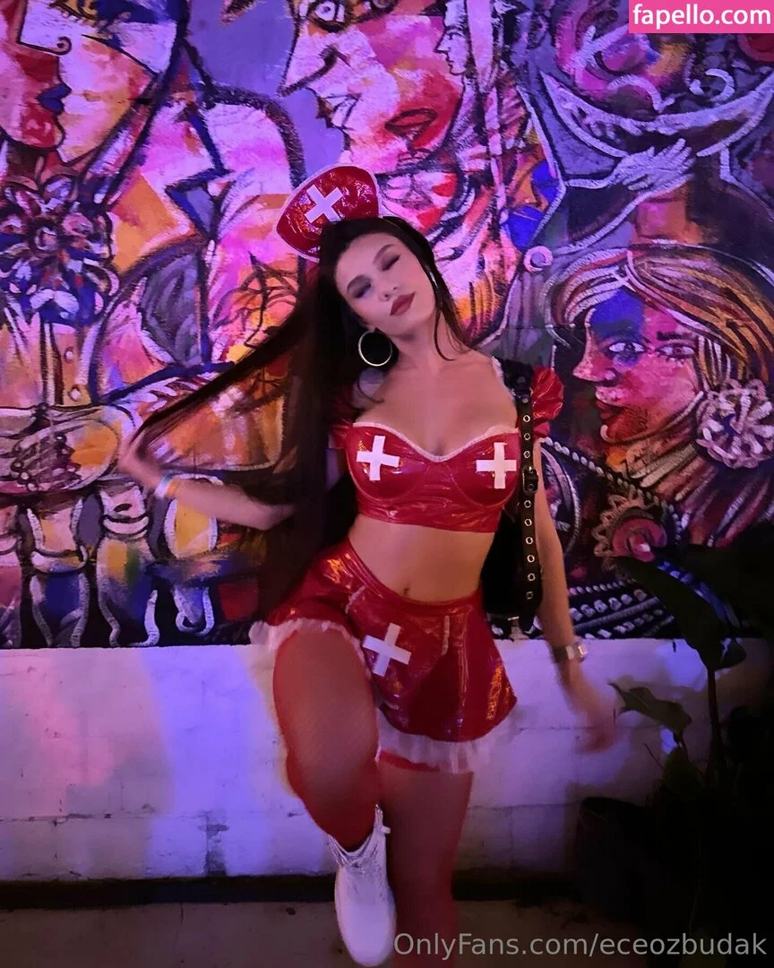 eceozbdk Onlyfans Photo Gallery 