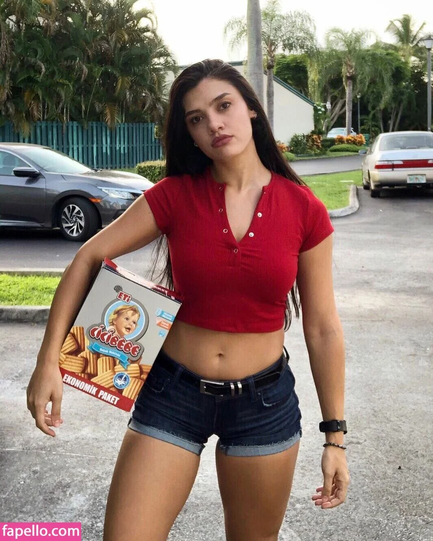 eceozbdk Onlyfans Photo Gallery 