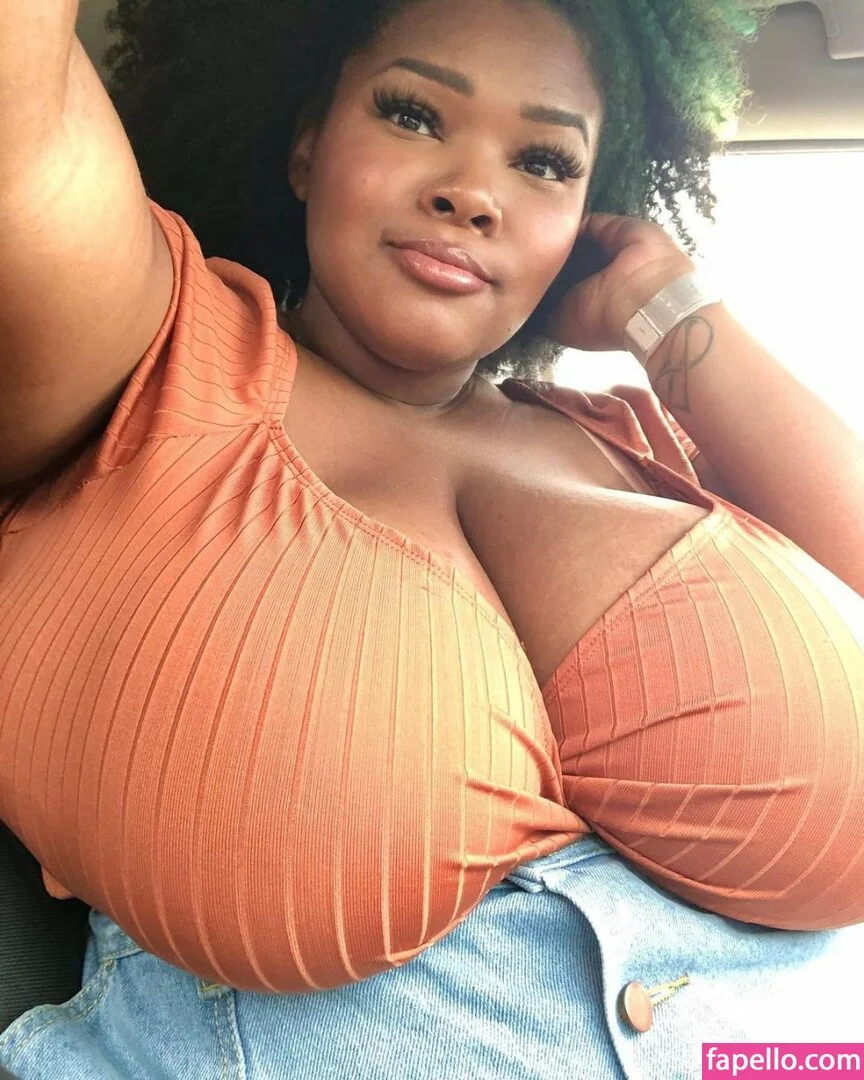 MsMoodyBB Onlyfans Photo Gallery 