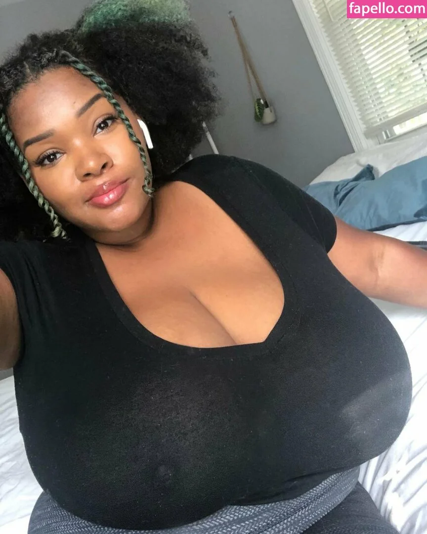 MsMoodyBB Onlyfans Photo Gallery 