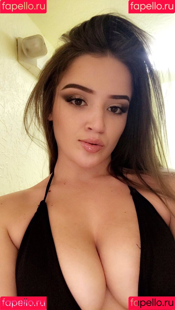 teasebreee Onlyfans Photo Gallery 