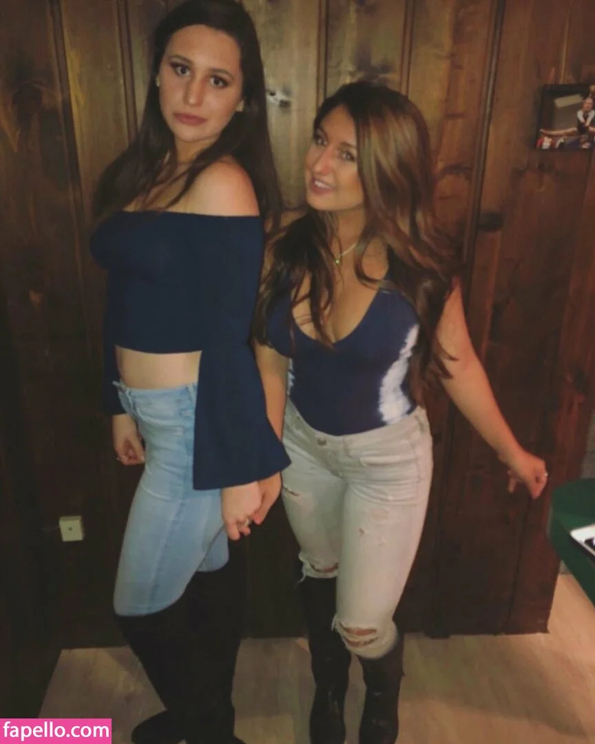 Julia & Olivia Onlyfans Photo Gallery 