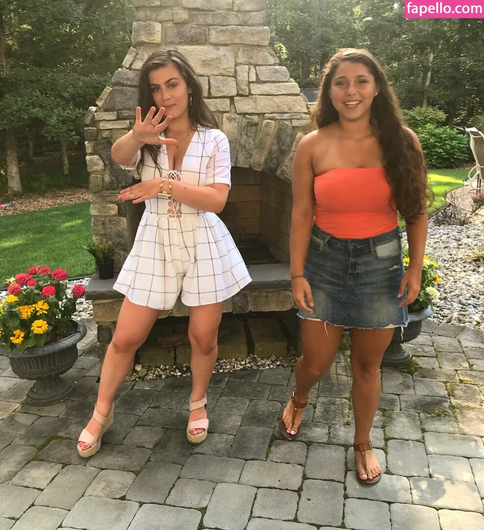 Julia & Olivia Onlyfans Photo Gallery 