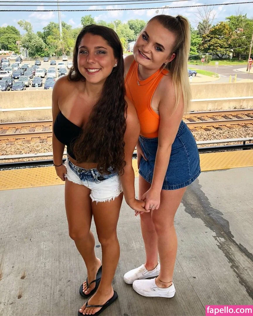 Julia & Olivia Onlyfans Photo Gallery 