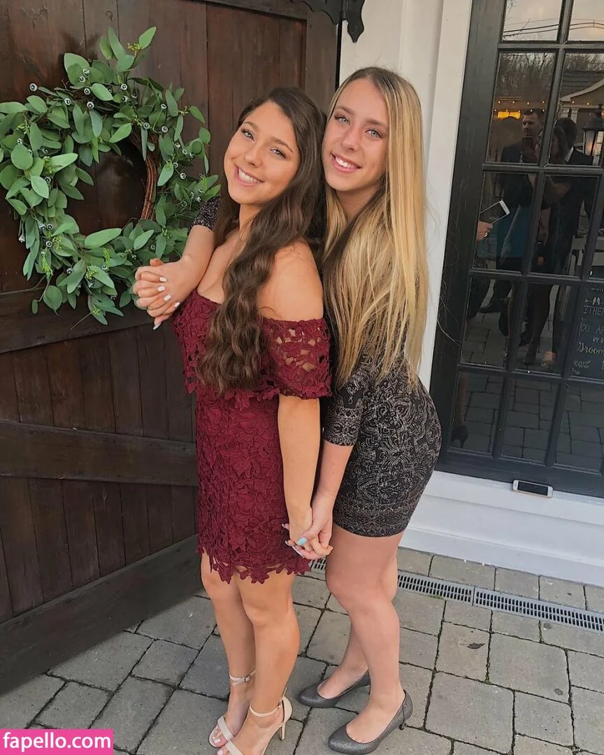 Julia & Olivia Onlyfans Photo Gallery 