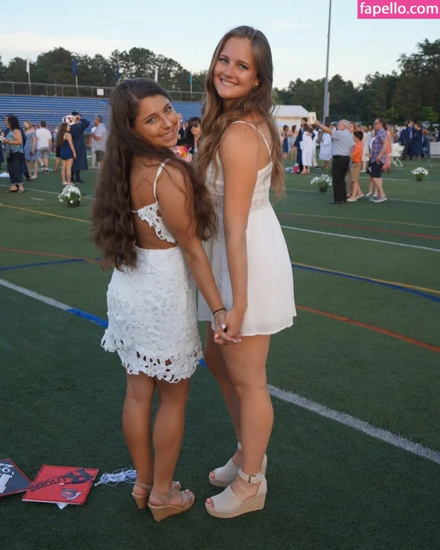 Julia & Olivia Onlyfans Photo Gallery 