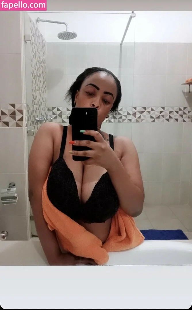 Saadahali5 Onlyfans Photo Gallery 