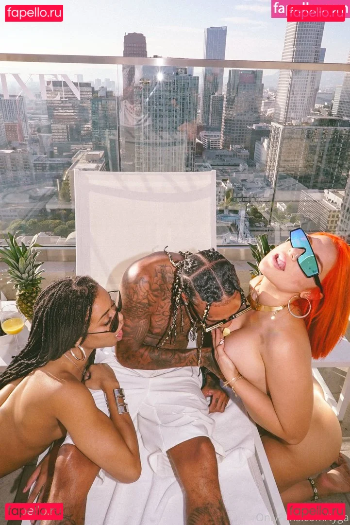 Tsuki SG Onlyfans Photo Gallery 