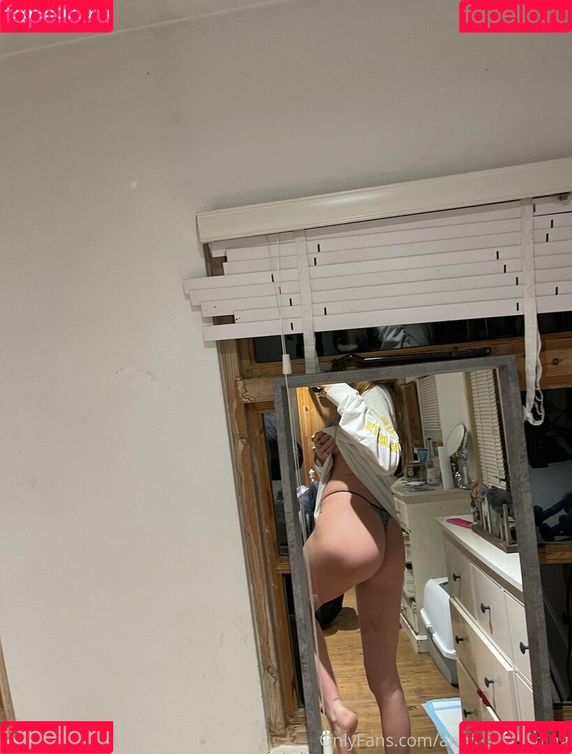 annieecharlotte Onlyfans Photo Gallery 