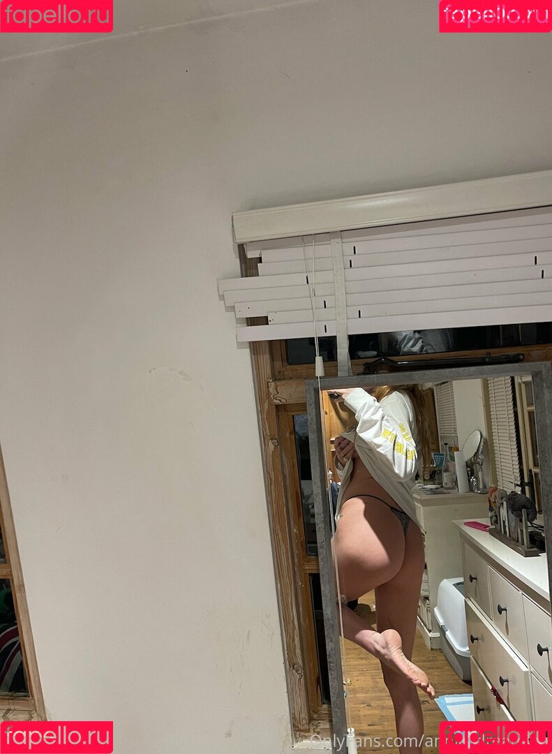 annieecharlotte Onlyfans Photo Gallery 