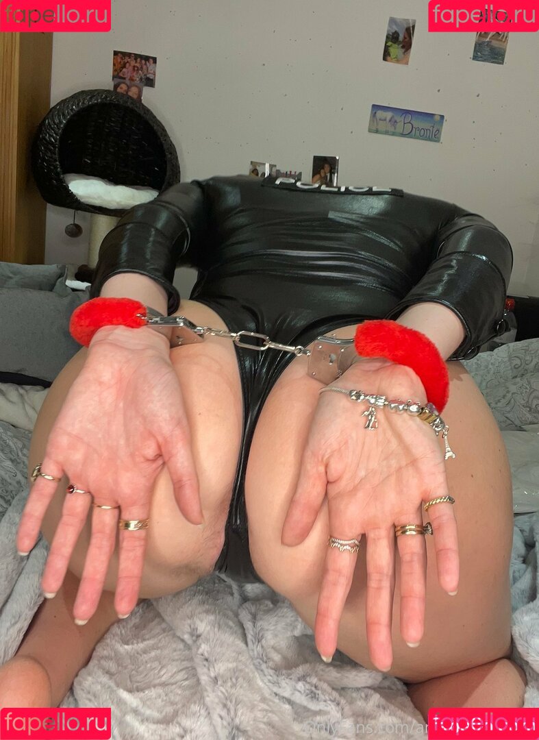 annieecharlotte Onlyfans Photo Gallery 