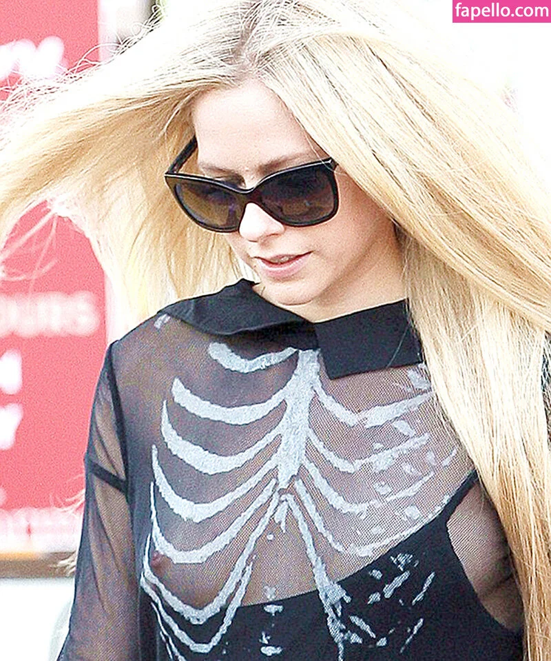 Avril Levigne Onlyfans Photo Gallery 