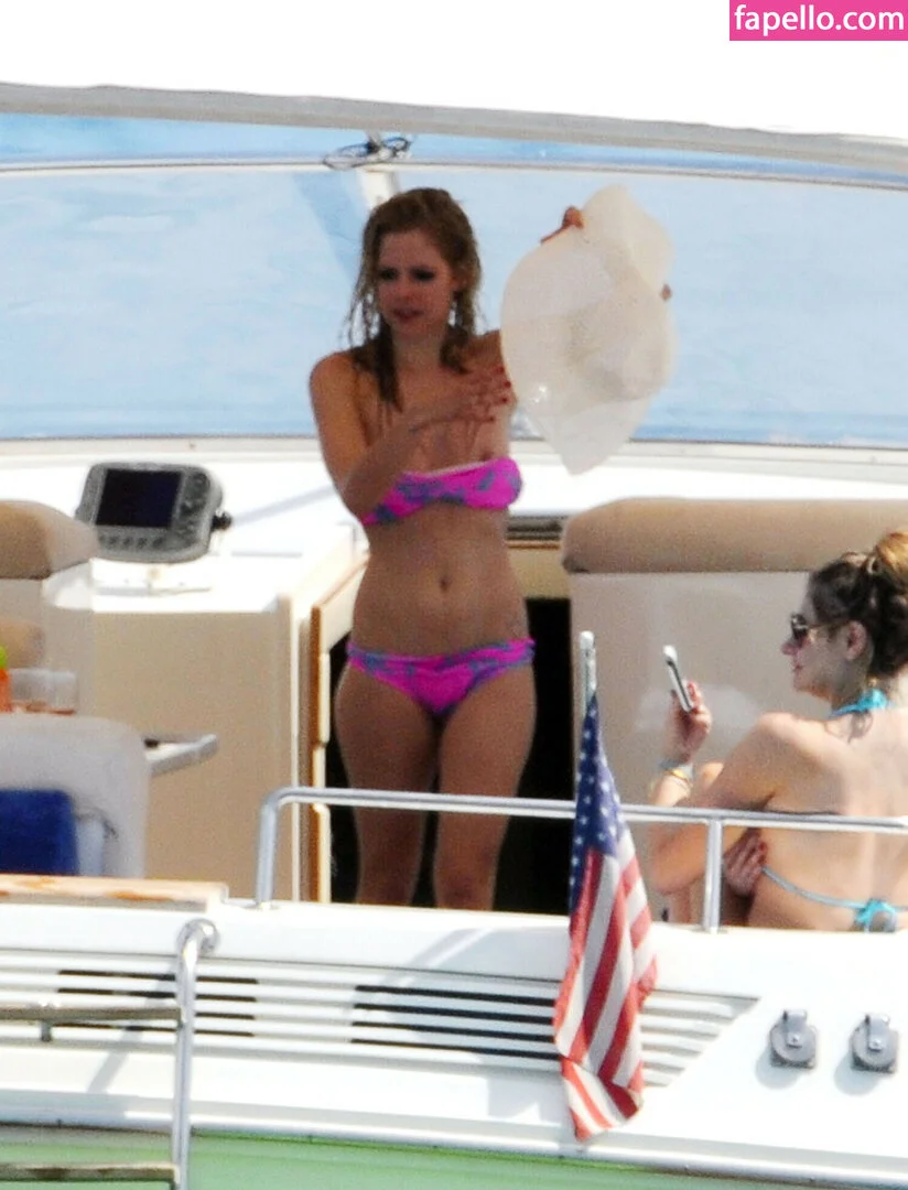 Avril Levigne Onlyfans Photo Gallery 