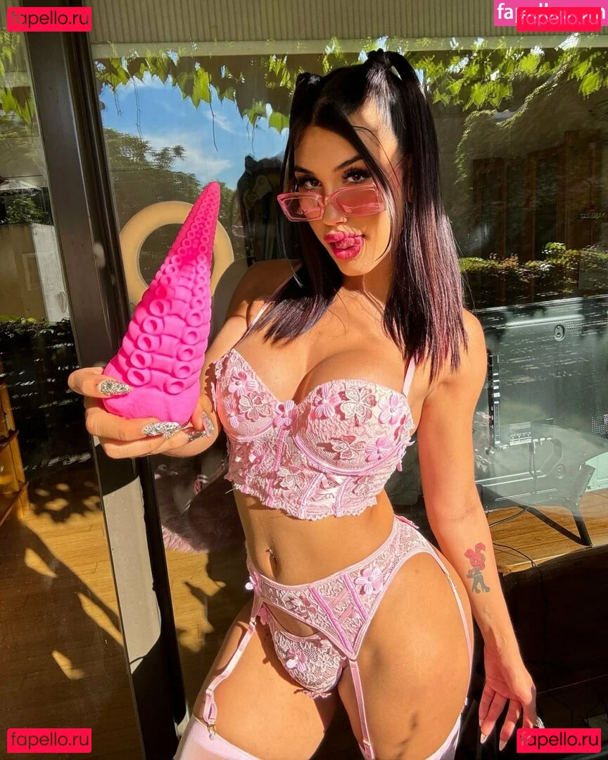 Giuli Turns Onlyfans Photo Gallery 