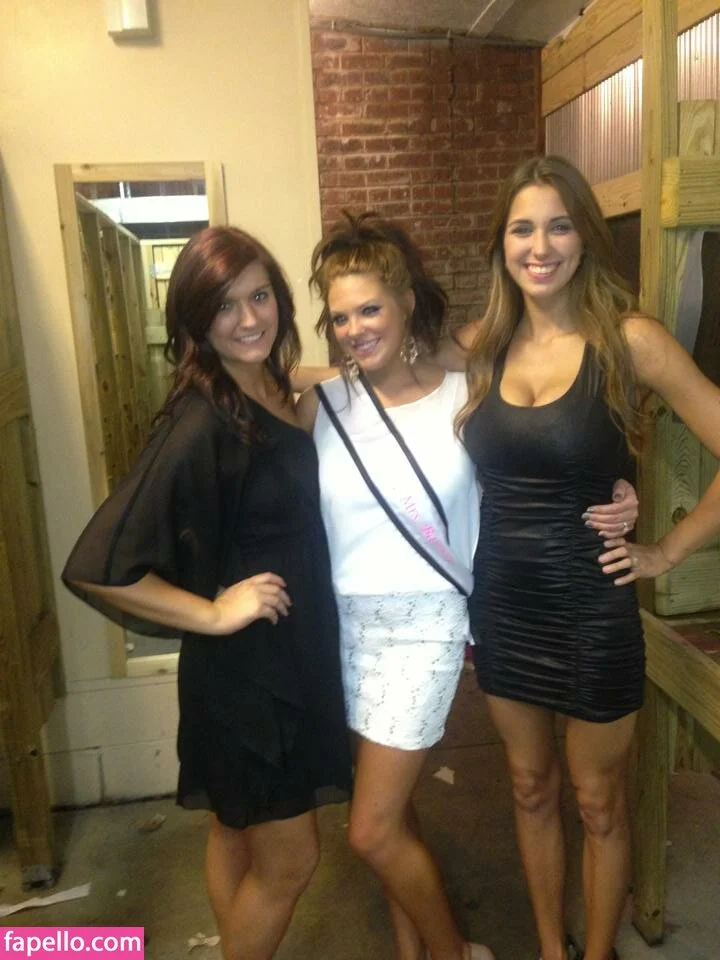 Amanda Dodson Thompson Onlyfans Photo Gallery 