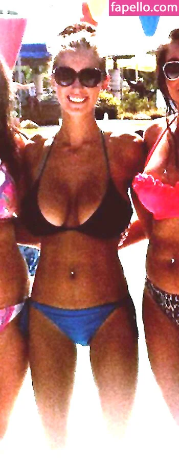 Amanda Dodson Thompson Onlyfans Photo Gallery 