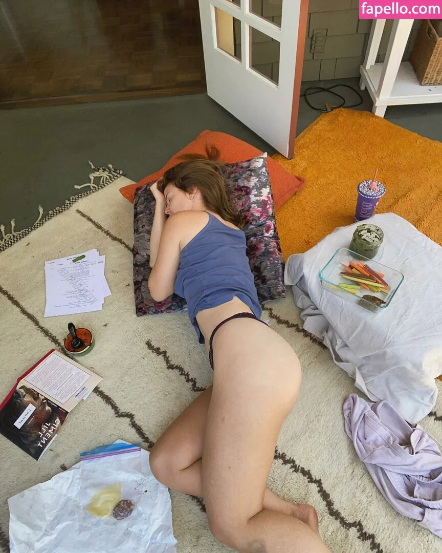 Kelli Garner Onlyfans Photo Gallery 