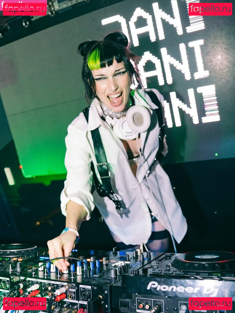 Dani Thorne Onlyfans Photo Gallery 