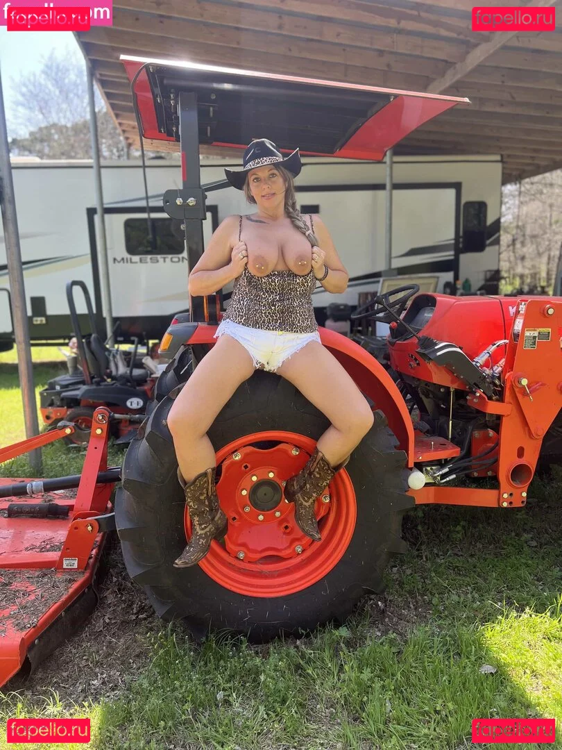 NaughtyNurseTx Onlyfans Photo Gallery 