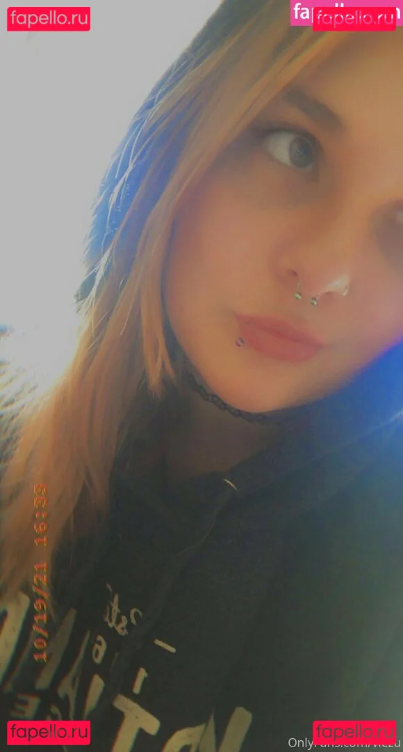 viezu Onlyfans Photo Gallery 