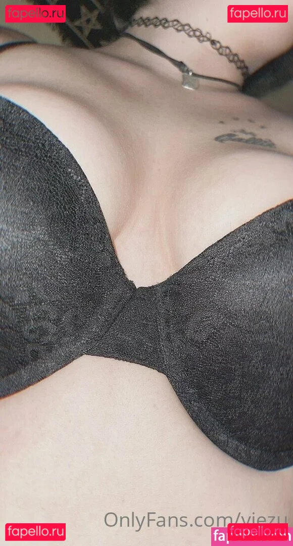 viezu Onlyfans Photo Gallery 