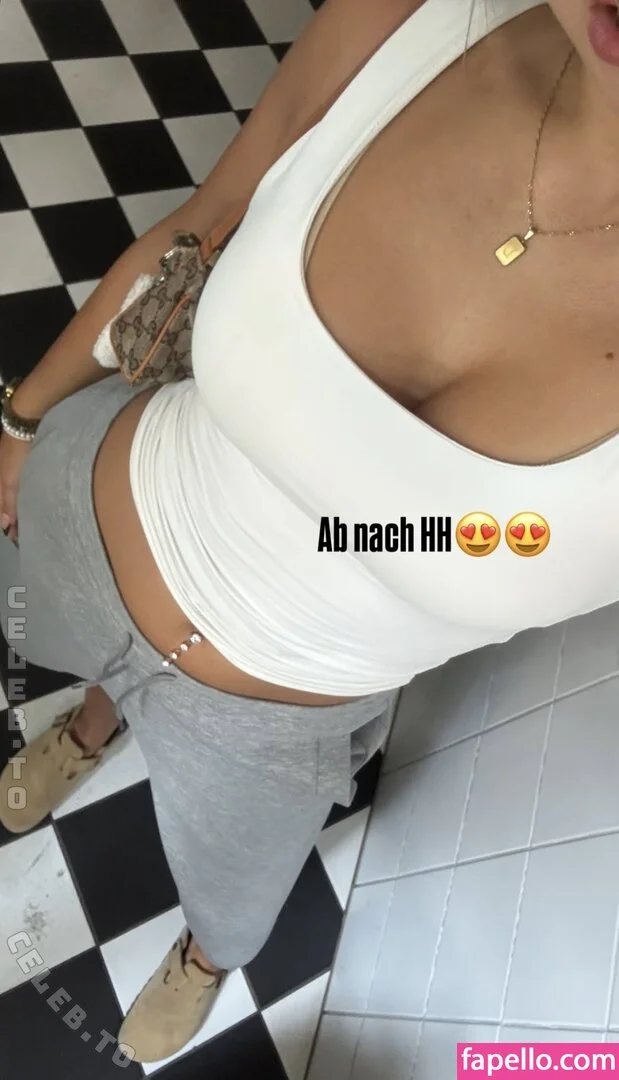 Mthlara Onlyfans Photo Gallery 