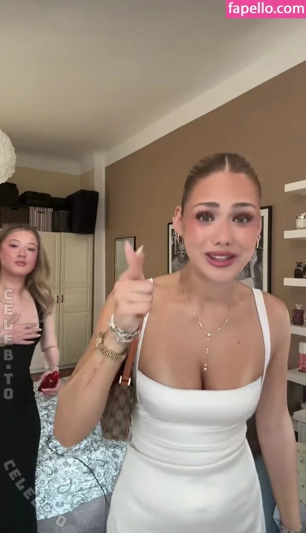 Mthlara Onlyfans Photo Gallery 