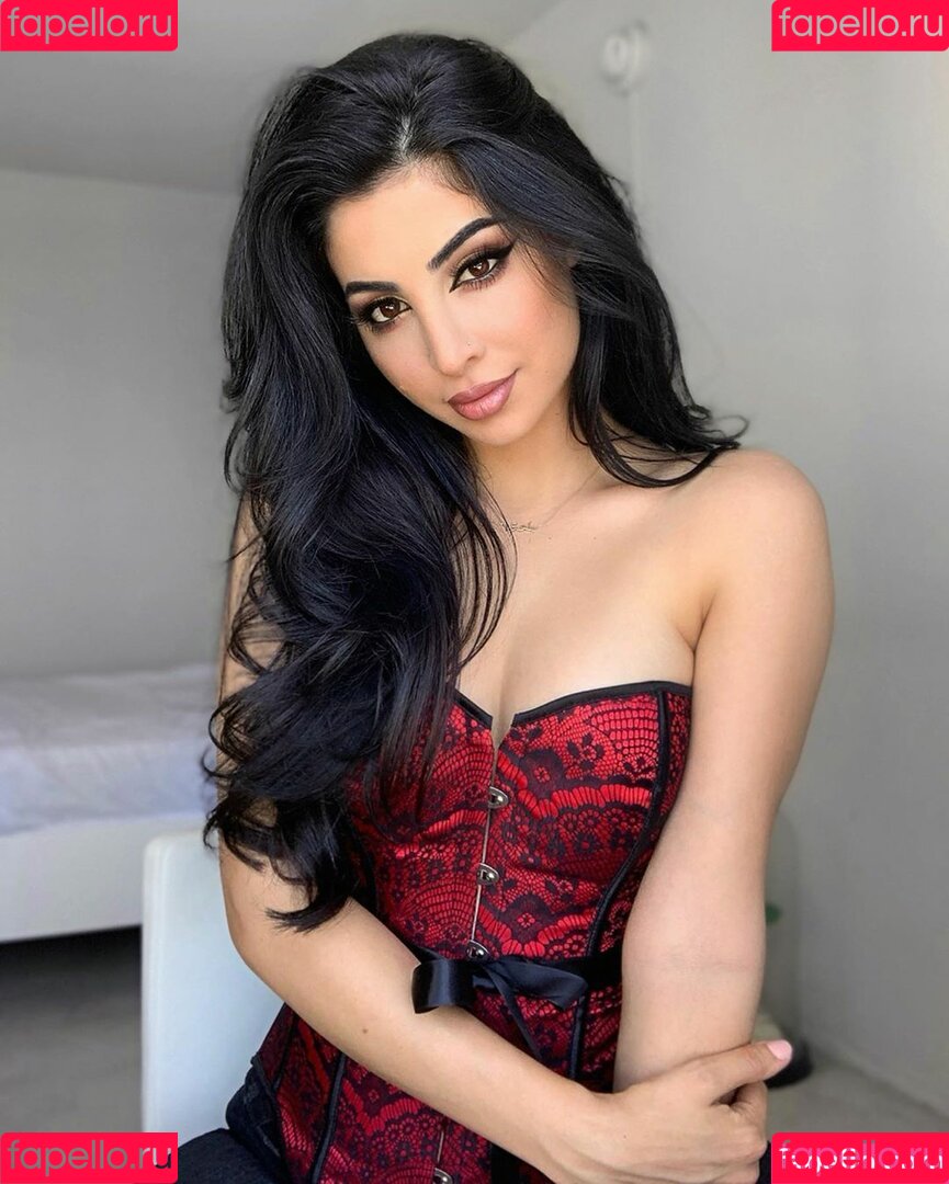 Elwa Saleh Onlyfans Photo Gallery 