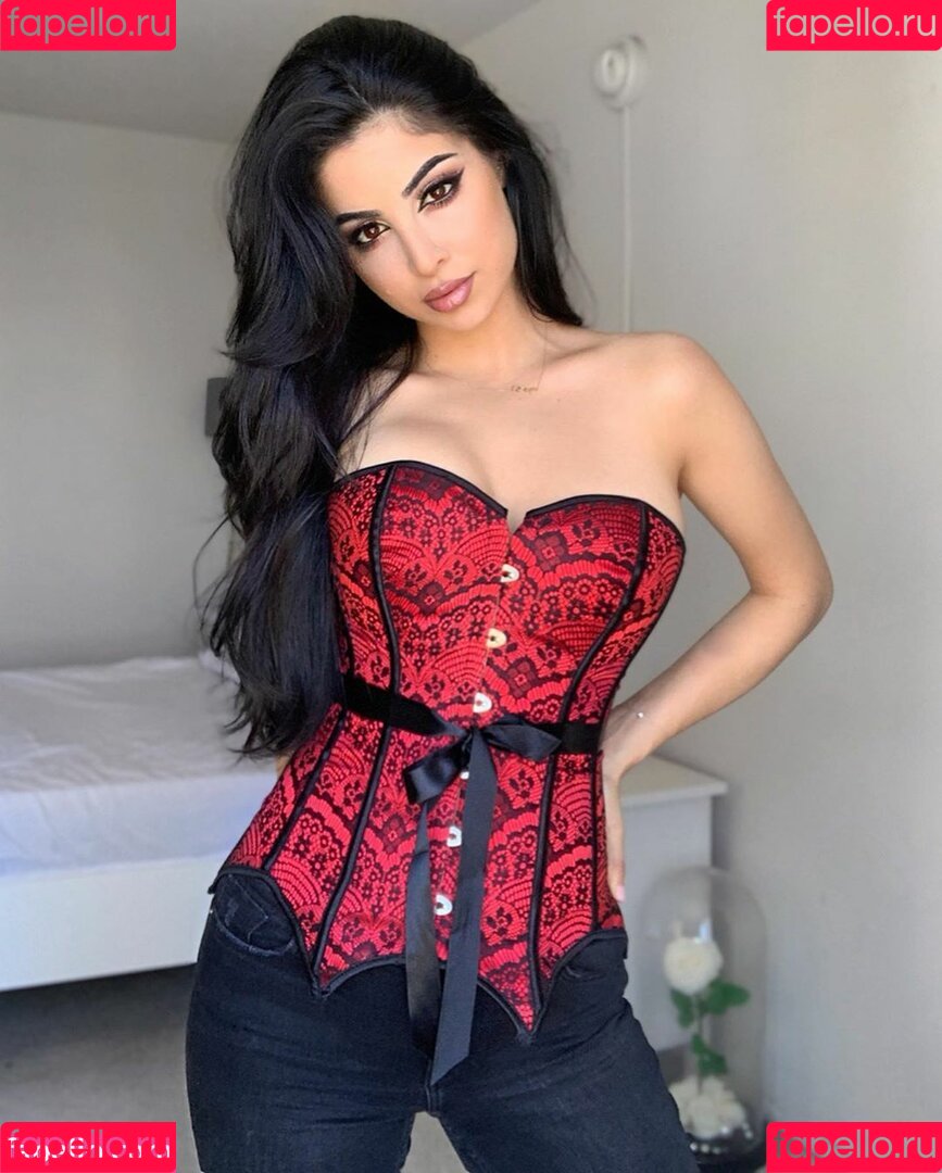 Elwa Saleh Onlyfans Photo Gallery 