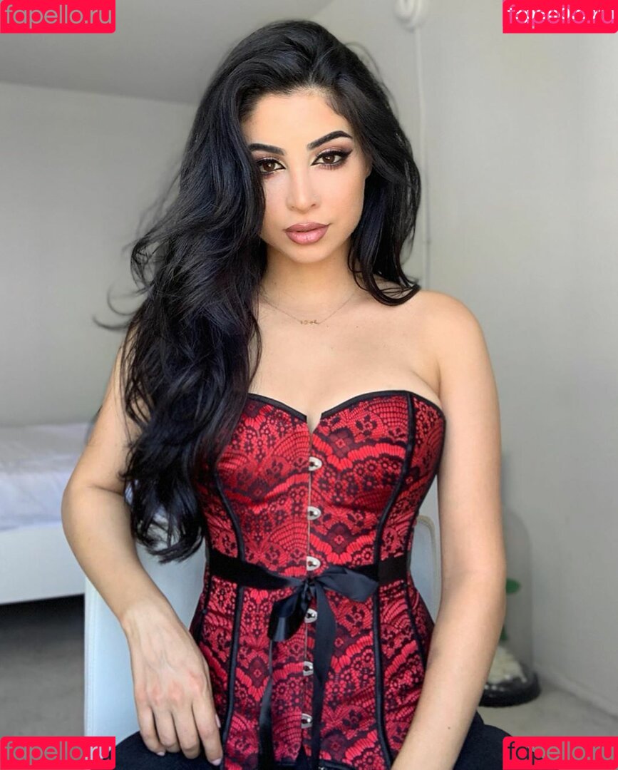 Elwa Saleh Onlyfans Photo Gallery 
