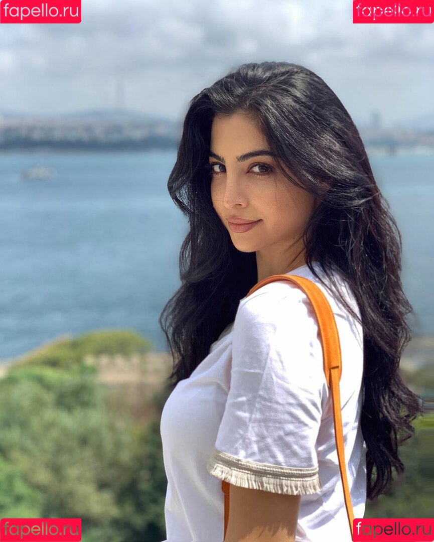 Elwa Saleh Onlyfans Photo Gallery 