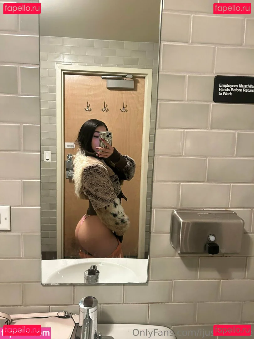 ijustneedee Onlyfans Photo Gallery 