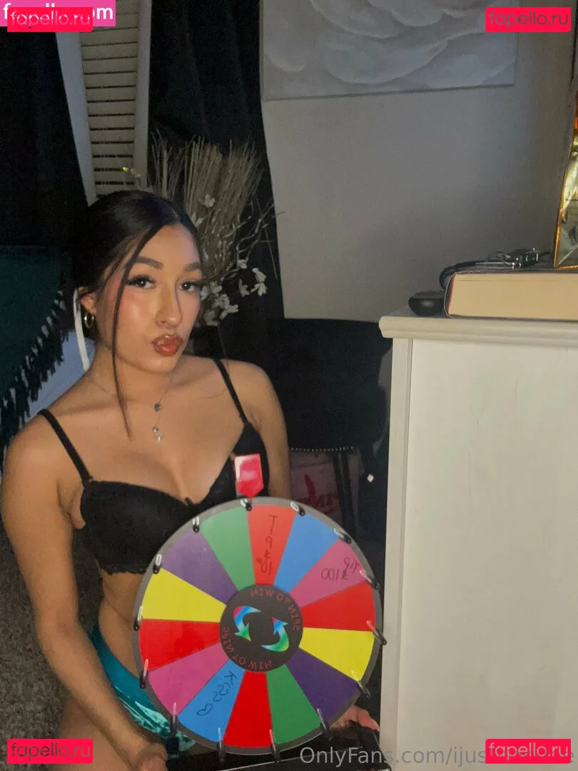 ijustneedee Onlyfans Photo Gallery 