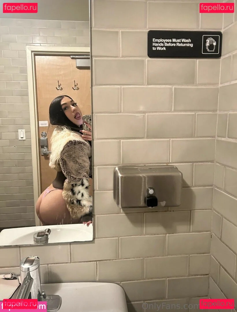 ijustneedee Onlyfans Photo Gallery 