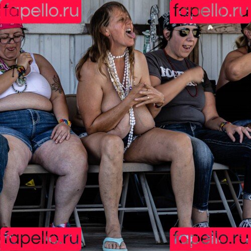 Busty Petra Onlyfans Photo Gallery 