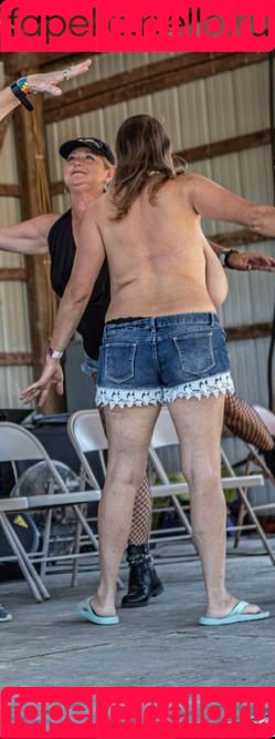 Busty Petra Onlyfans Photo Gallery 