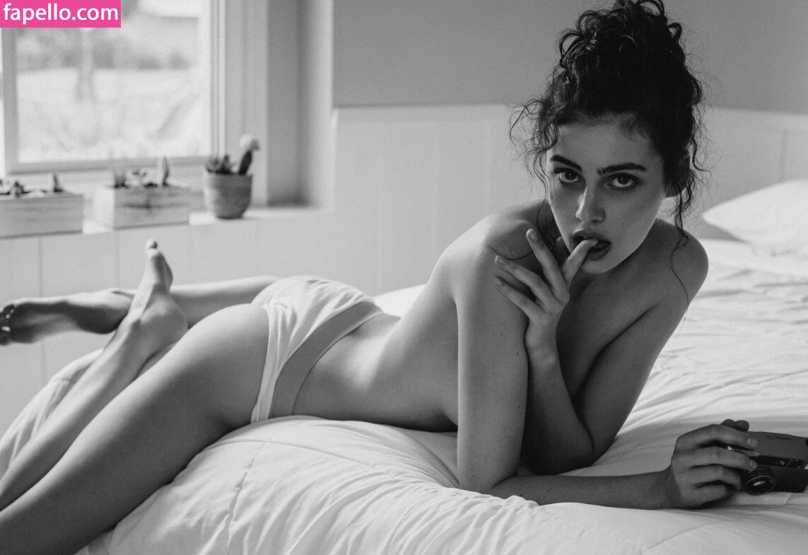 Sera Mann Onlyfans Photo Gallery 