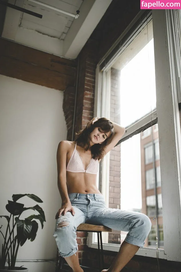 Sera Mann Onlyfans Photo Gallery 