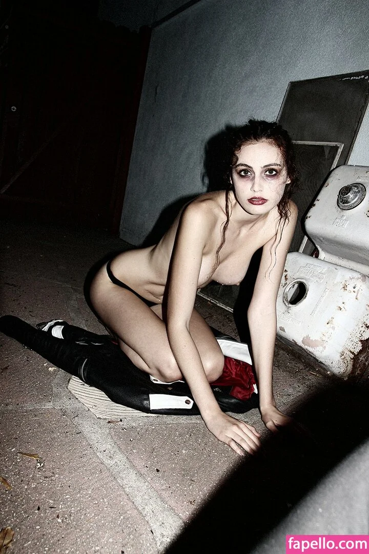 Sera Mann Onlyfans Photo Gallery 