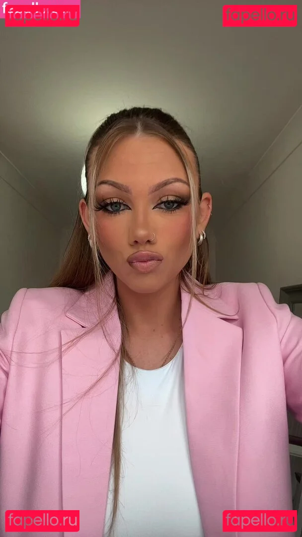 Abi Greasley Onlyfans Photo Gallery 