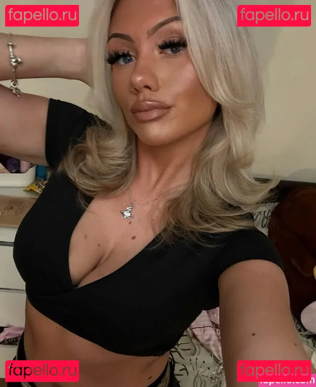 Abi Greasley Onlyfans Photo Gallery 