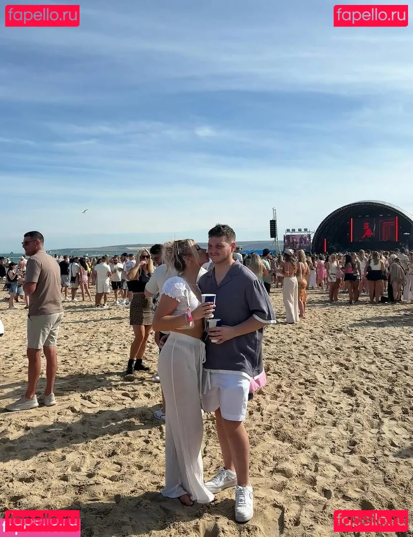 Abi Greasley Onlyfans Photo Gallery 